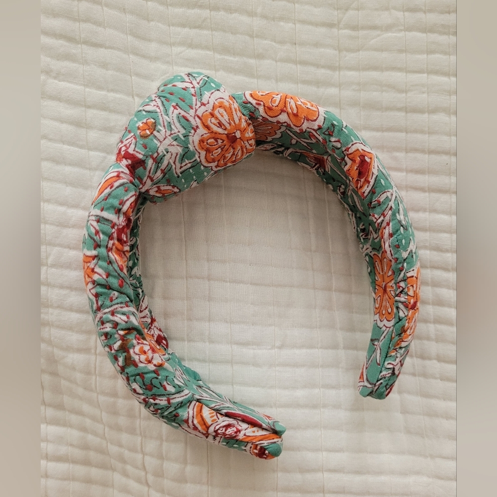 Knotted printed floral headband